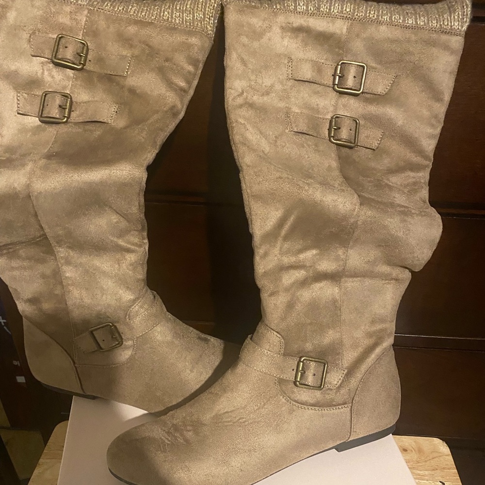 Comfortable Winter Boots Size 9